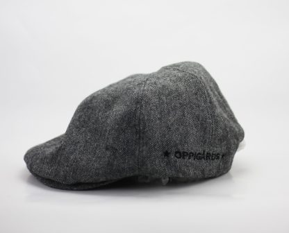 Grå keps med Oppigårds logga