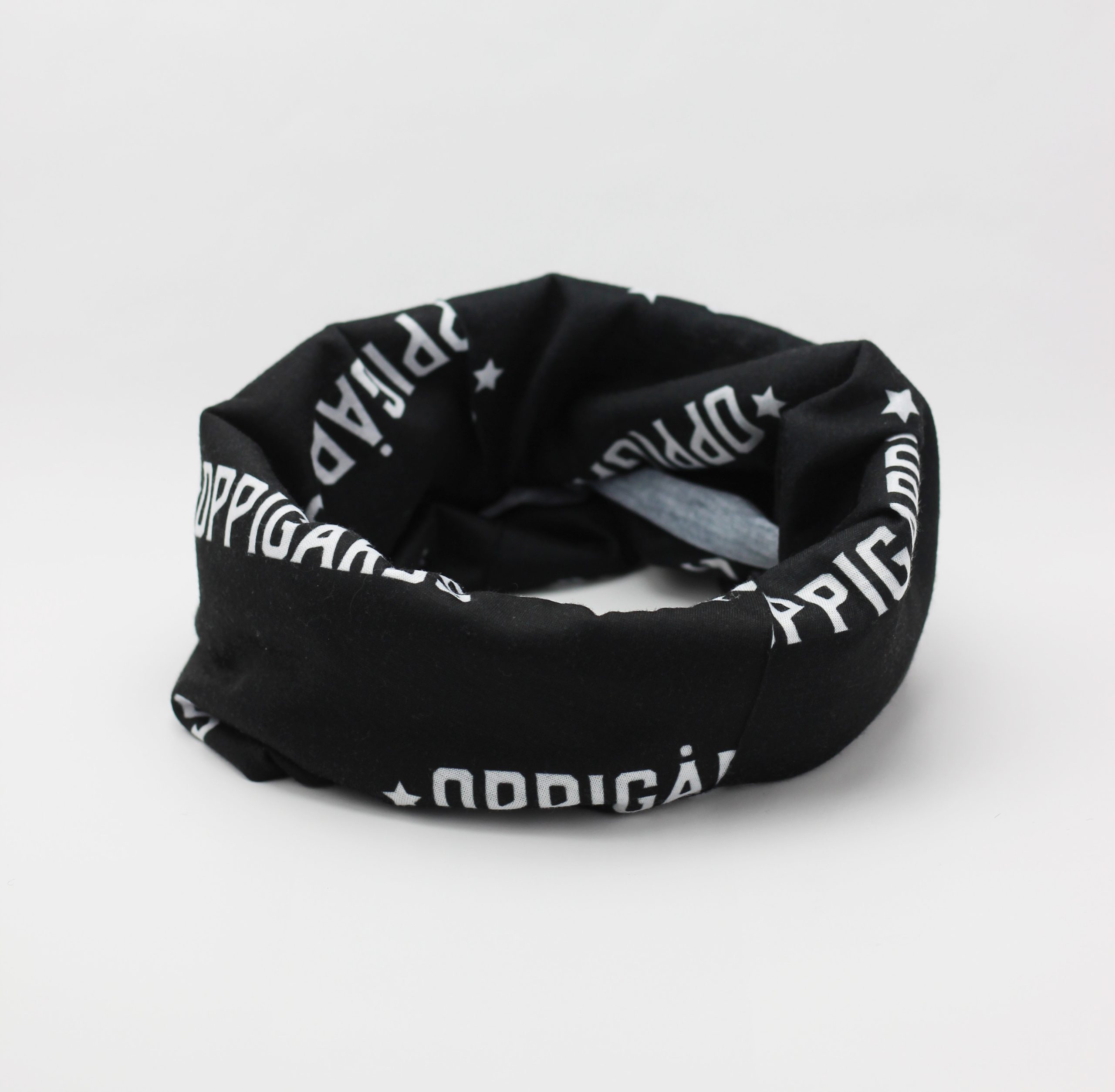 Bild på buff som man har runt halsen