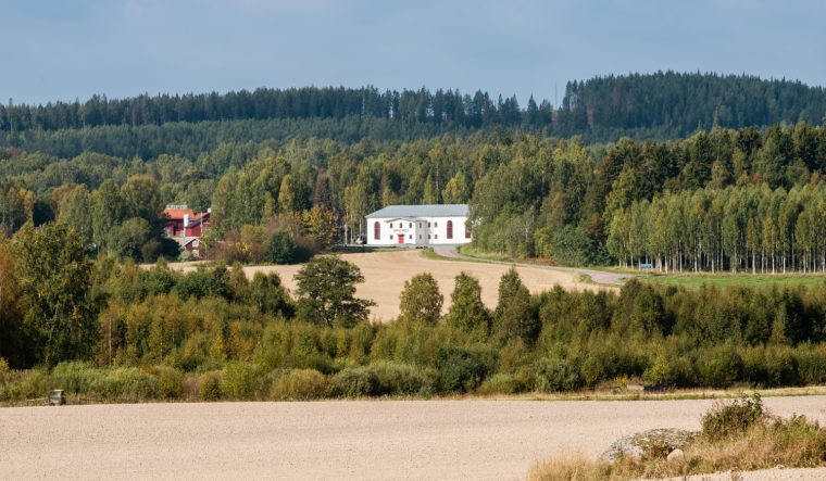 åkrar och fält runt Oppigårds bryggeri i Dalarna